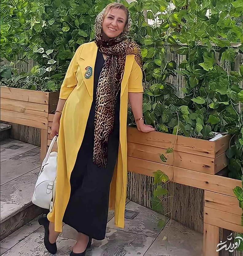 مانتوی خوشرنگ و شال پلنگی مرجانه گلچین ! + تصاویری جذاب خانم بازیگر